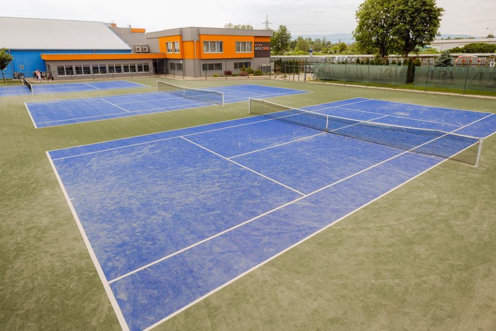 Hotel Tenis 兹沃伦 外观 照片