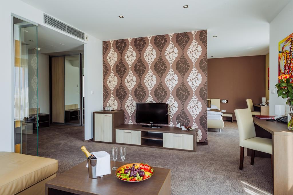Hotel Tenis 兹沃伦 外观 照片